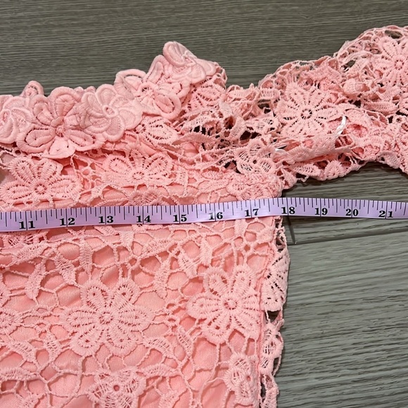Pink lace dress - Picture 6 of 8